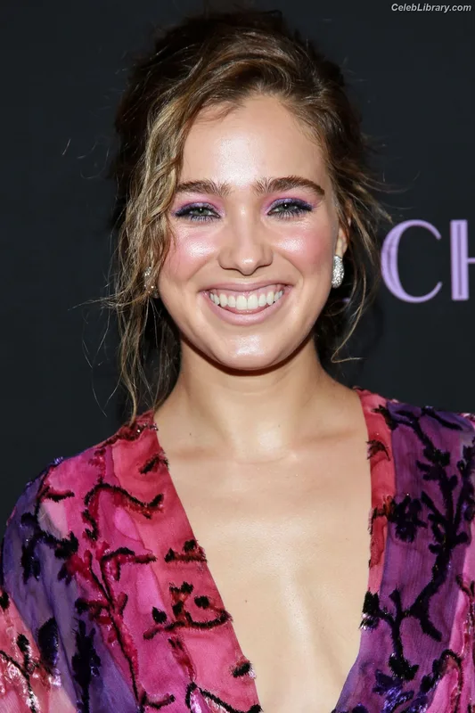 Haley Lu Richardson photo 3 of 711