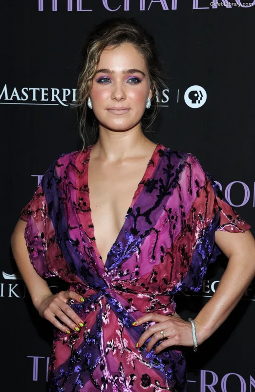Haley Lu Richardson photo 7 of 711