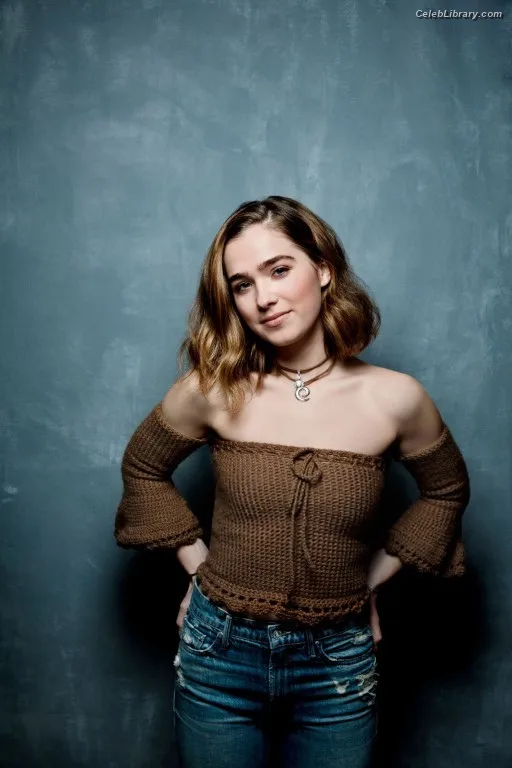 Haley Lu Richardson photo 3 of 711