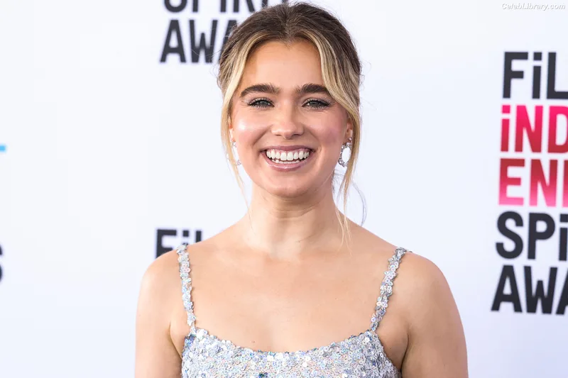 Haley Lu Richardson photo 23 of 711