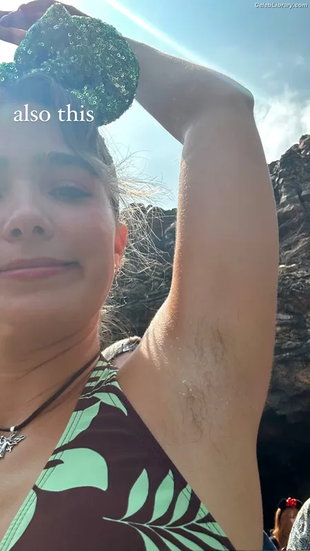 Haley Lu Richardson photo 10 of 711