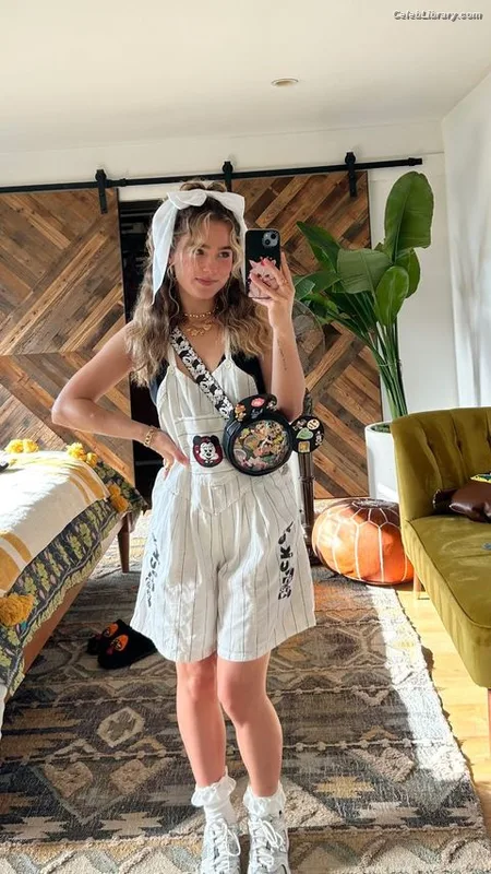 Haley Lu Richardson photo 16 of 711