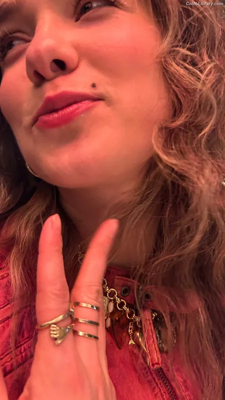 Haley Lu Richardson photo 6 of 711