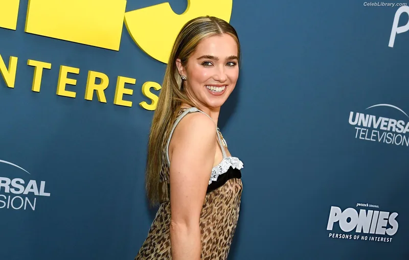 Haley Lu Richardson photo 23 of 711
