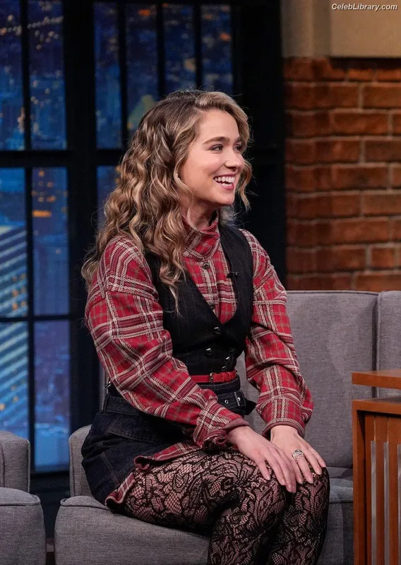 Haley Lu Richardson photo 3 of 711