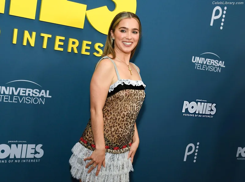 Haley Lu Richardson photo 5 of 711