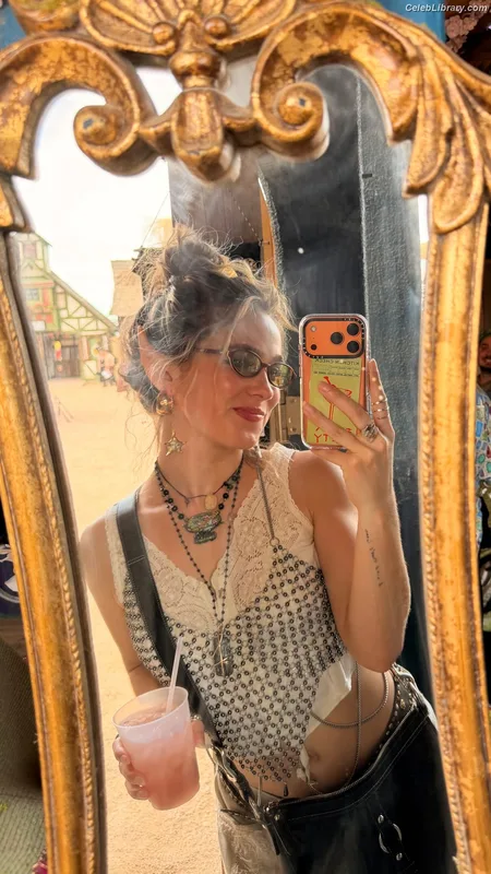 Haley Lu Richardson photo 14 of 711