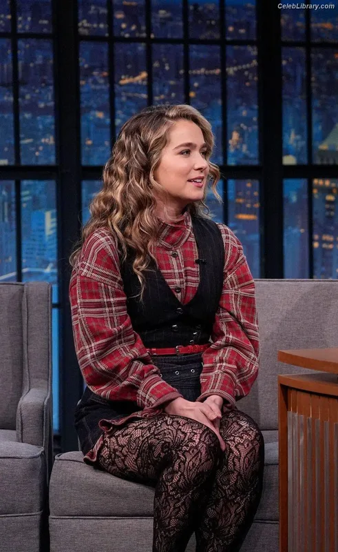 Haley Lu Richardson photo 22 of 711