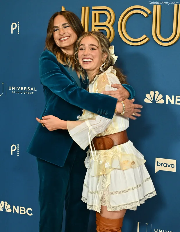 Haley Lu Richardson photo 12 of 711