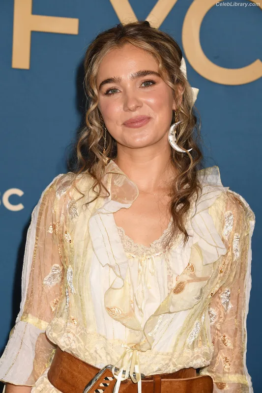 Haley Lu Richardson photo 16 of 711