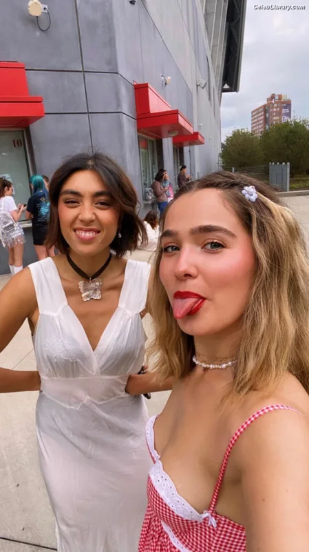 Haley Lu Richardson photo 23 of 711