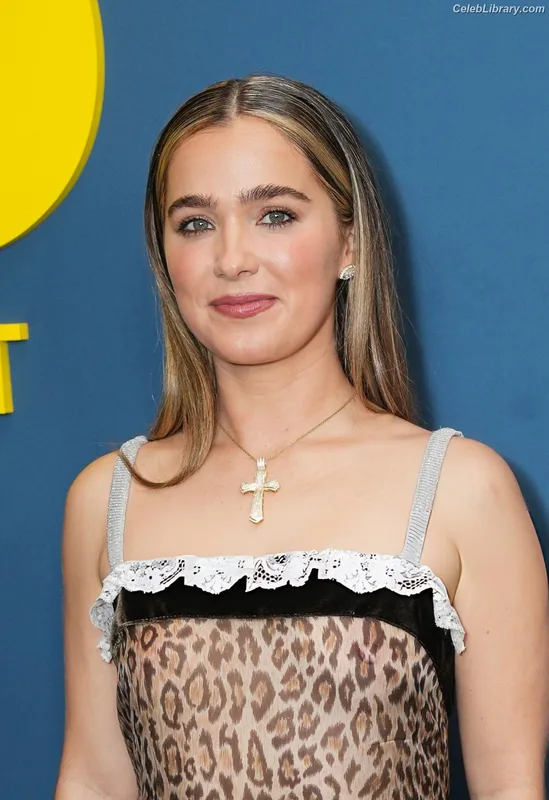 Haley Lu Richardson photo 16 of 711