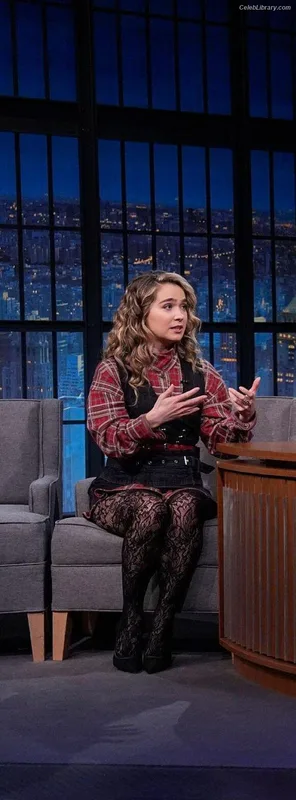 Haley Lu Richardson photo 18 of 711