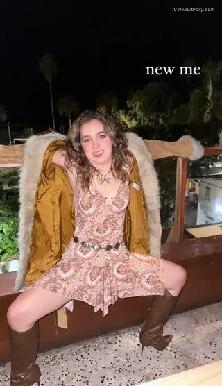 Haley Lu Richardson photo 19 of 711