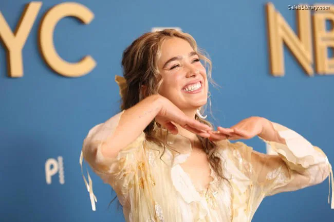 Haley Lu Richardson photo 7 of 711