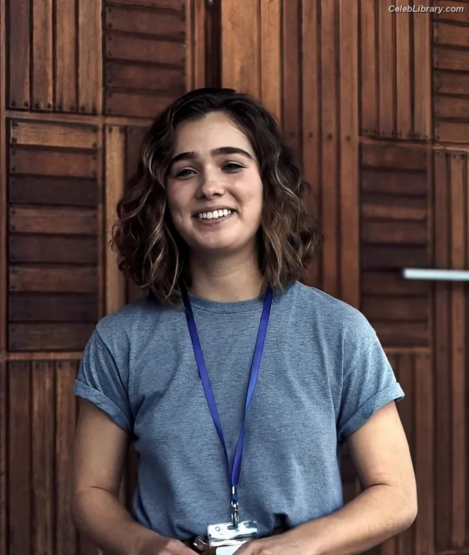 Haley Lu Richardson photo 1 of 711