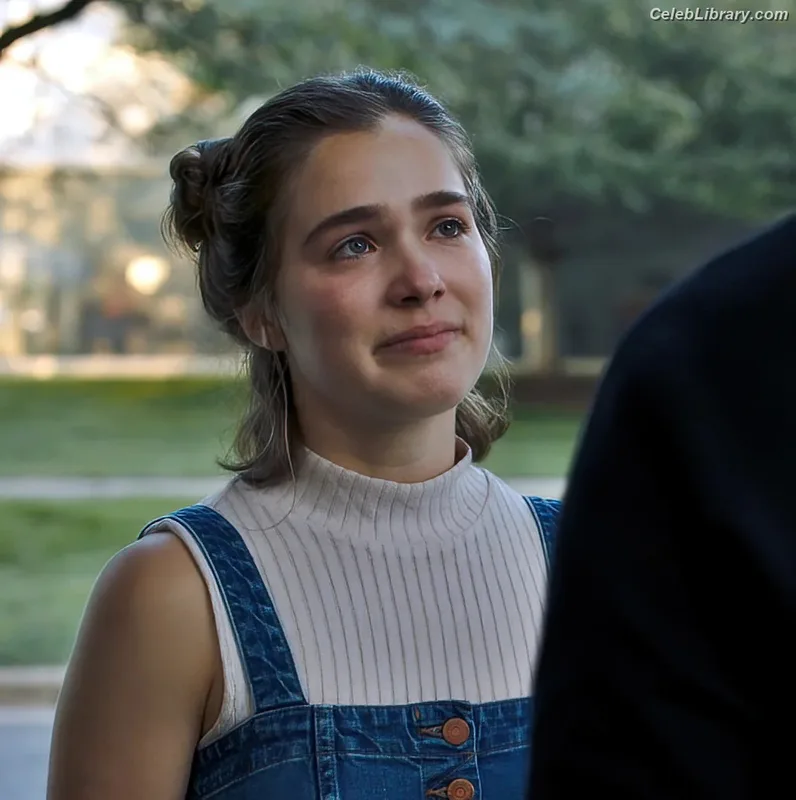 Haley Lu Richardson photo 2 of 711