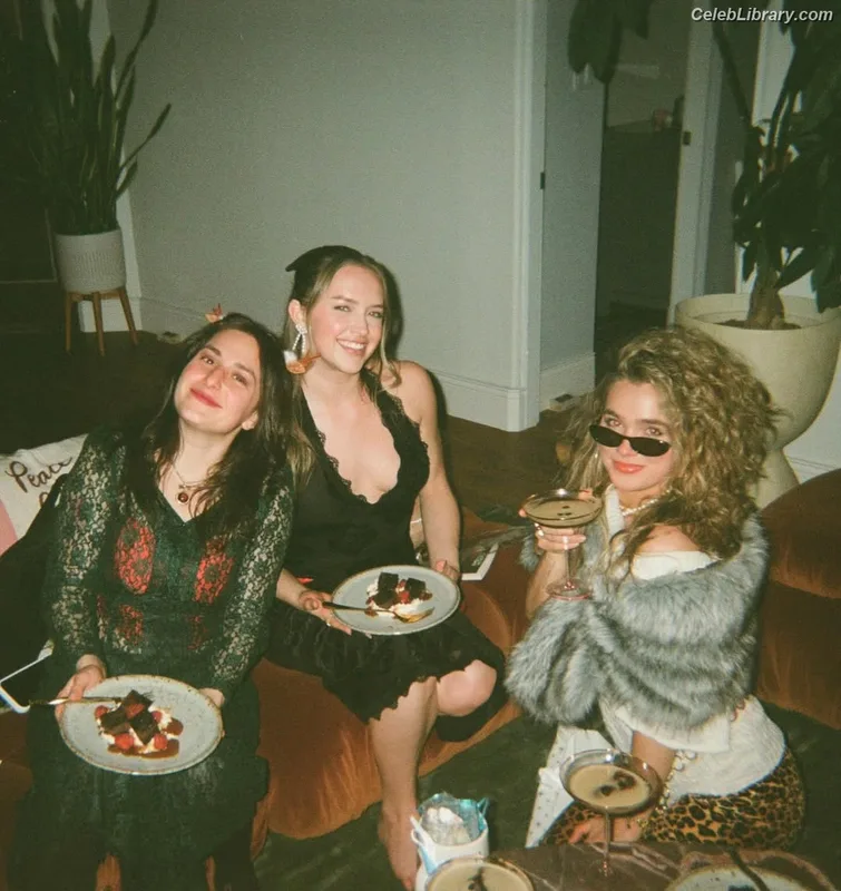 Haley Lu Richardson photo 5 of 711