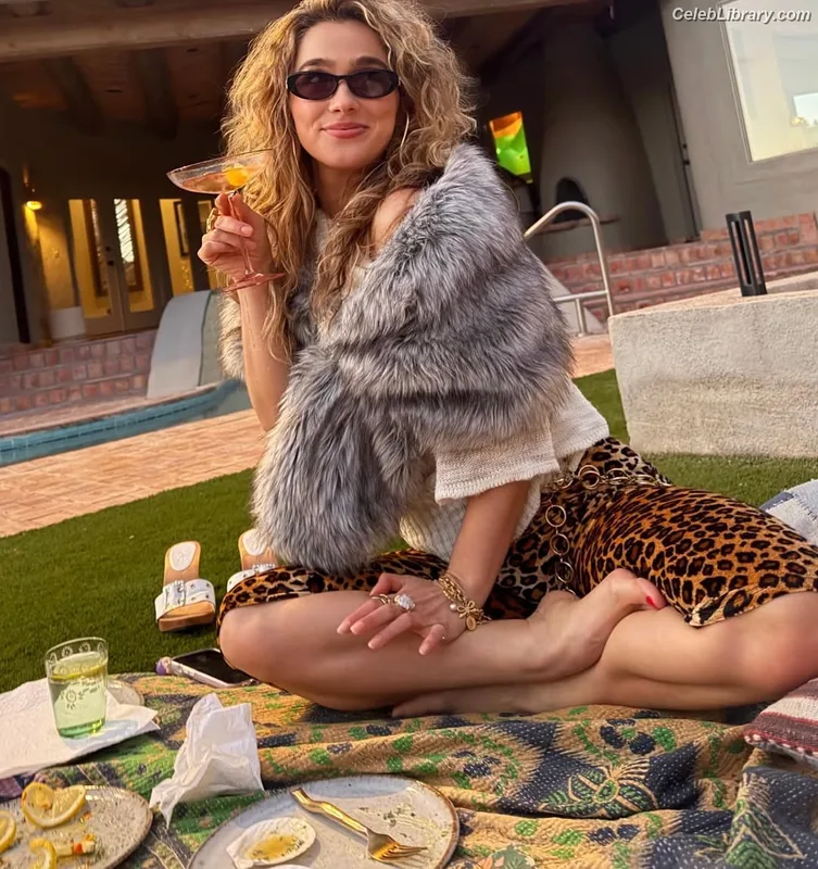 Haley Lu Richardson photo 6 of 711