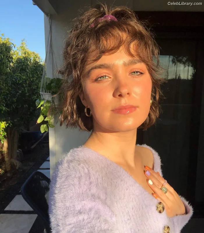 Haley Lu Richardson photo 13 of 711