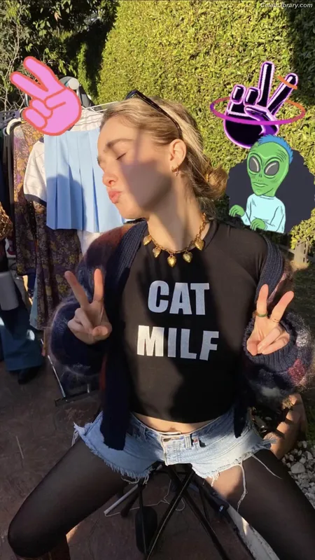 Haley Lu Richardson photo 18 of 711