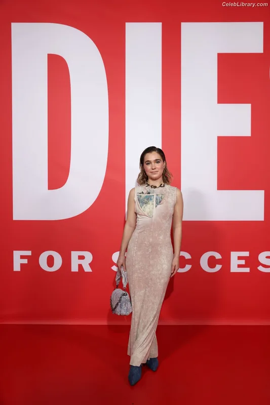 Haley Lu Richardson photo 21 of 711