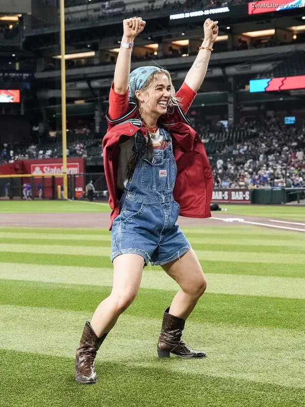 Haley Lu Richardson photo 15 of 711