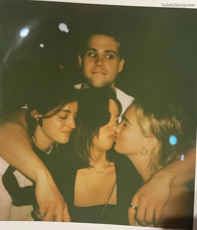 Haley Lu Richardson photo 23 of 711