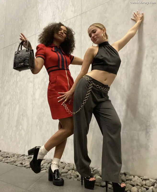 Haley Lu Richardson photo 2 of 711