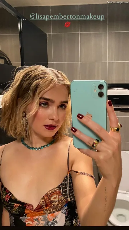 Haley Lu Richardson photo 11 of 711