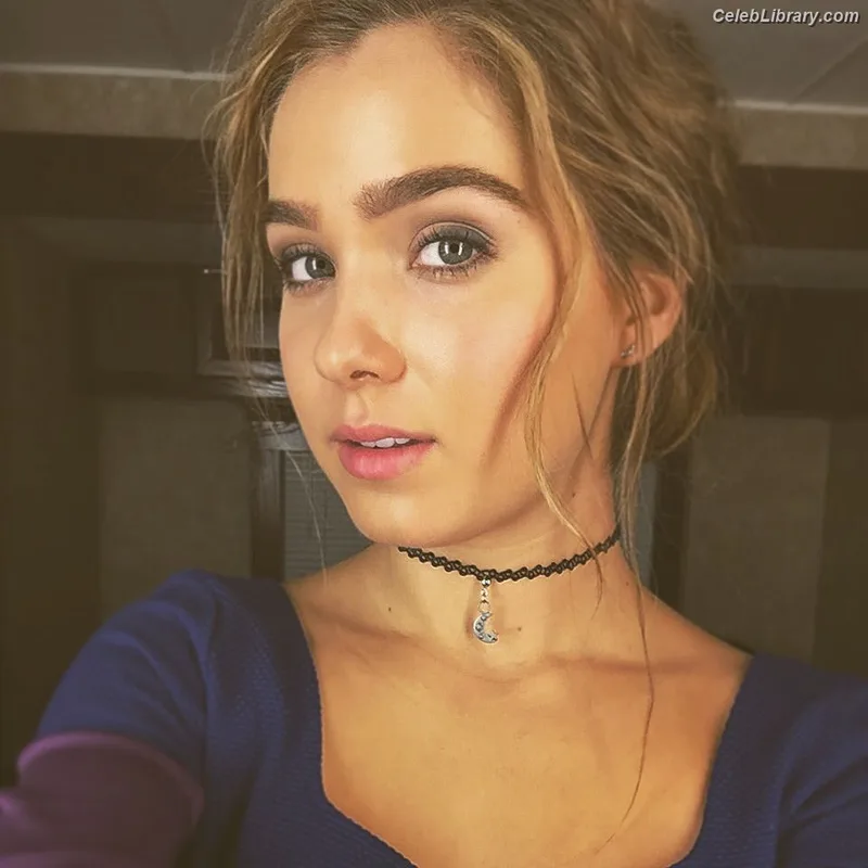 Haley Lu Richardson photo 14 of 711
