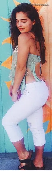 Haley Lu Richardson photo 7 of 711