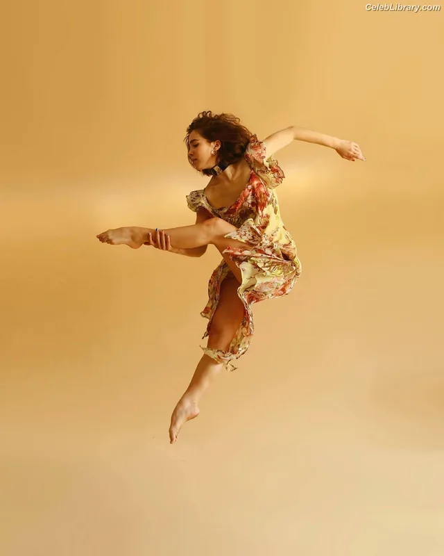 Haley Lu Richardson photo 13 of 711