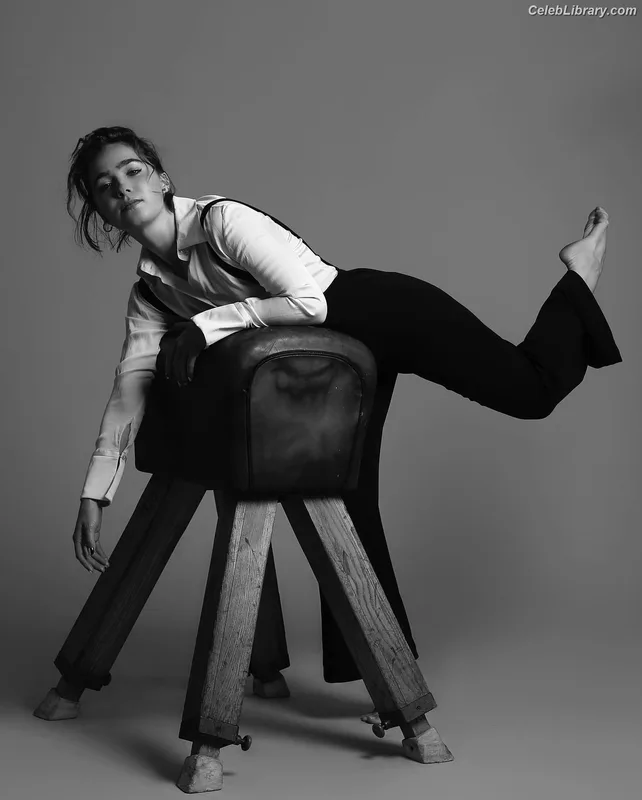 Haley Lu Richardson photo 14 of 711