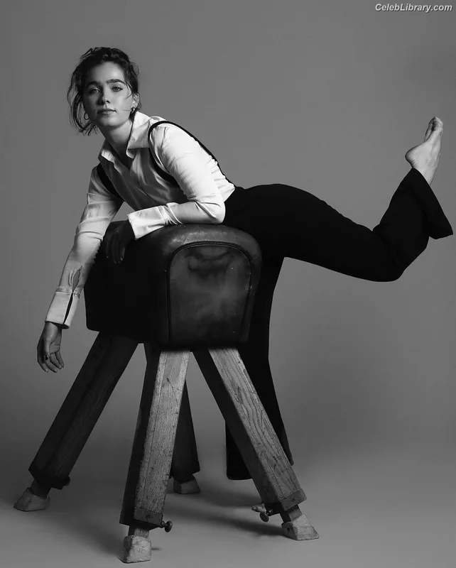Haley Lu Richardson photo 15 of 711