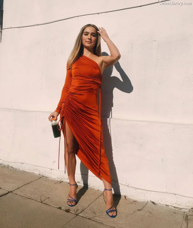 Haley Lu Richardson photo 17 of 711