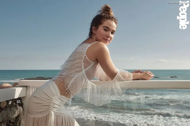 Haley Lu Richardson photo 24 of 711