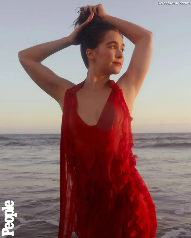 Haley Lu Richardson photo 8 of 711