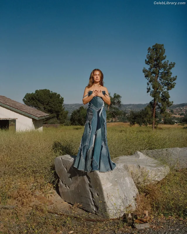 Haley Lu Richardson photo 14 of 711