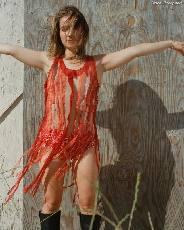 Haley Lu Richardson photo 19 of 711