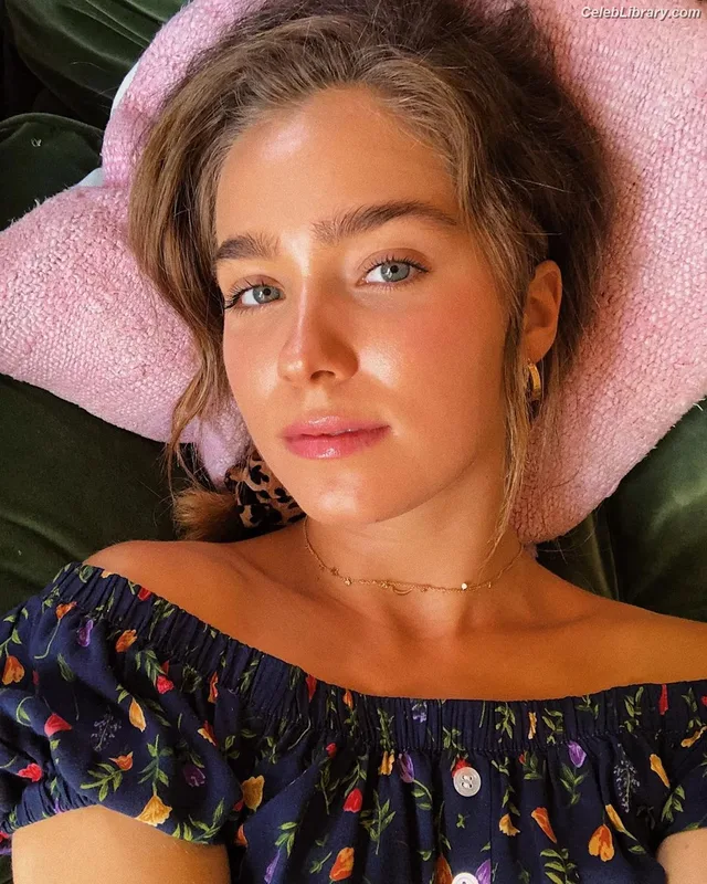Haley Lu Richardson photo 23 of 711