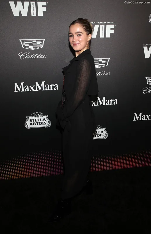 Haley Lu Richardson photo 24 of 711