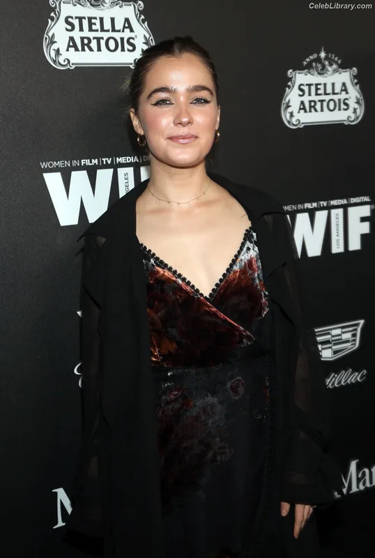 Haley Lu Richardson photo 1 of 711