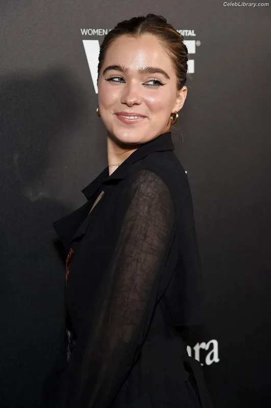 Haley Lu Richardson photo 3 of 711