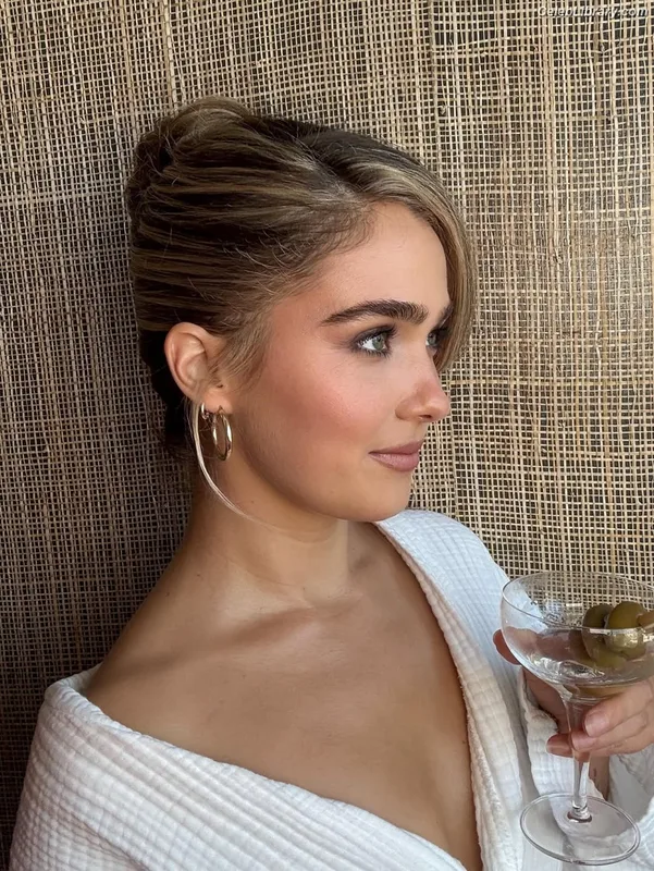 Haley Lu Richardson photo 11 of 711