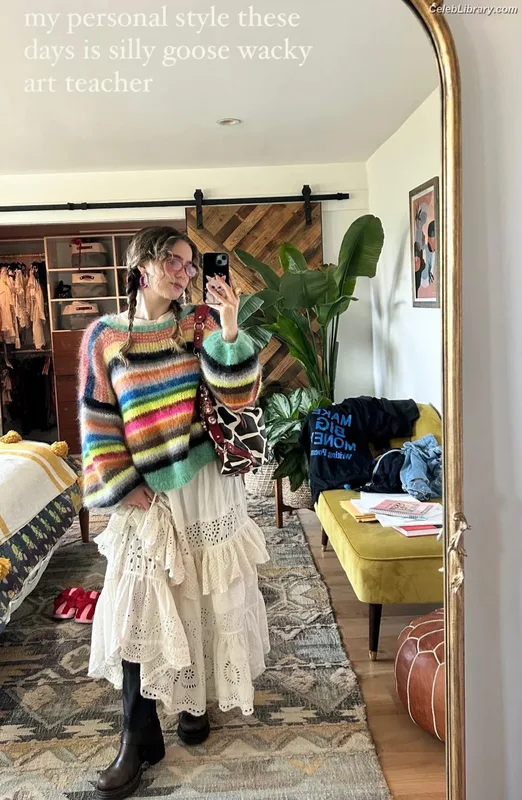 Haley Lu Richardson photo 23 of 711