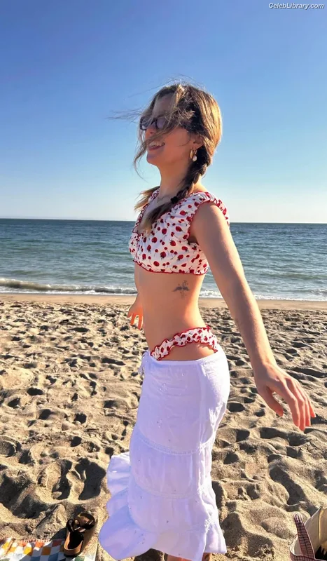 Haley Lu Richardson photo 7 of 711