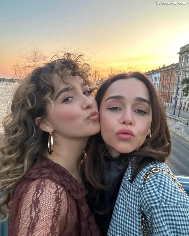 Haley Lu Richardson photo 3 of 711