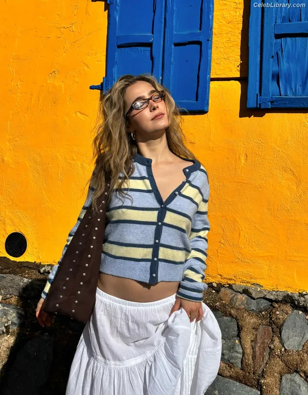 Haley Lu Richardson photo 17 of 711