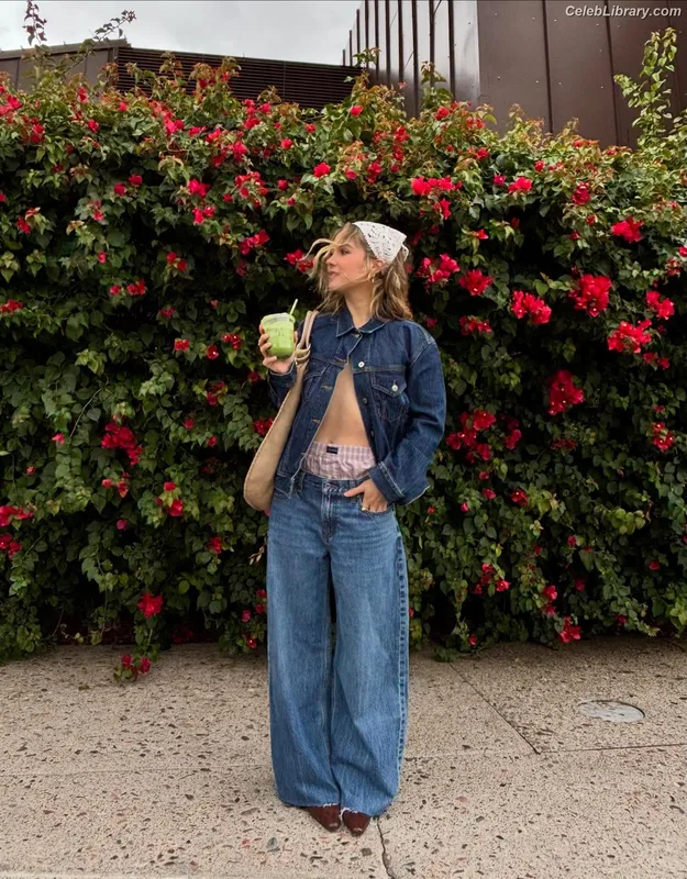Haley Lu Richardson photo 19 of 711